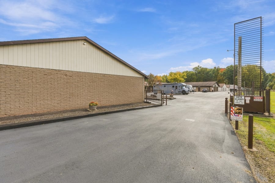 4381 Hudson Drive — photo 4 of 62
