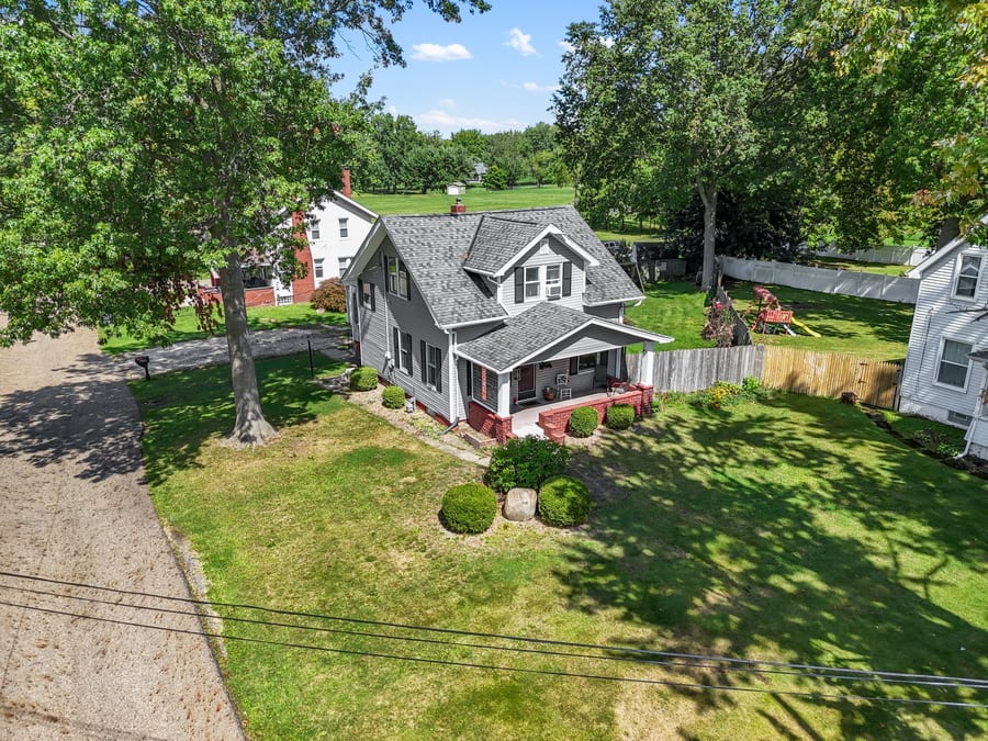 3051 Perrydale St NW — photo 4 of 42