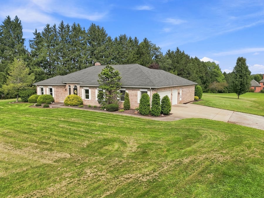 812 Prospect Ave S, Hartville, OH 44632, USA — photo 2 of 49