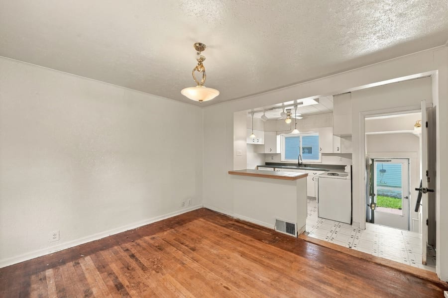 4018 Gifford Avenue — photo 10 of 27