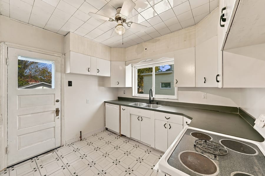 4018 Gifford Avenue — photo 12 of 27