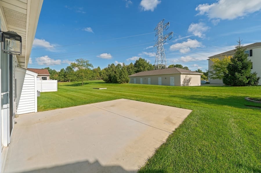 3382 Coopers Trail, Lorain, OH 44053, USA — photo 24 of 28