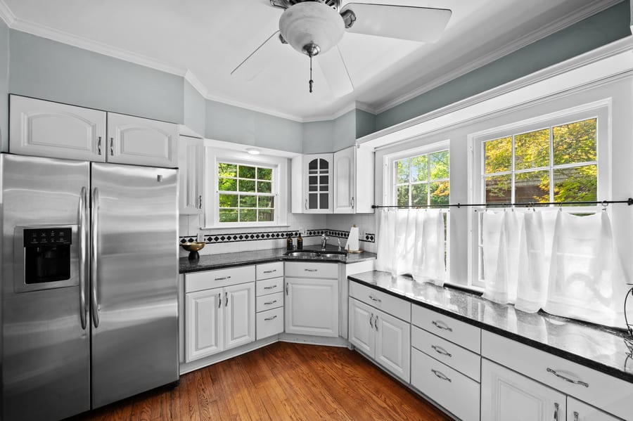 3319 Kenmore Rd — photo 21 of 51