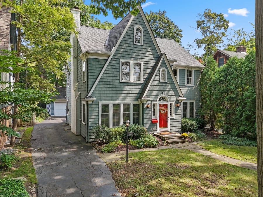 3319 Kenmore Rd — photo 2 of 51